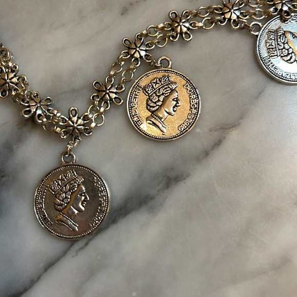 Silver finish Queen One Penny ankle bracelet - Picture 5 of 6